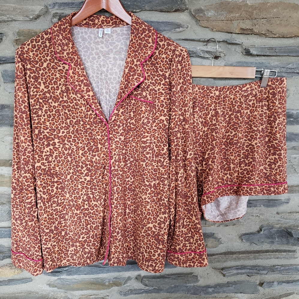 Nordstrom Animal Print Pajama set Medium